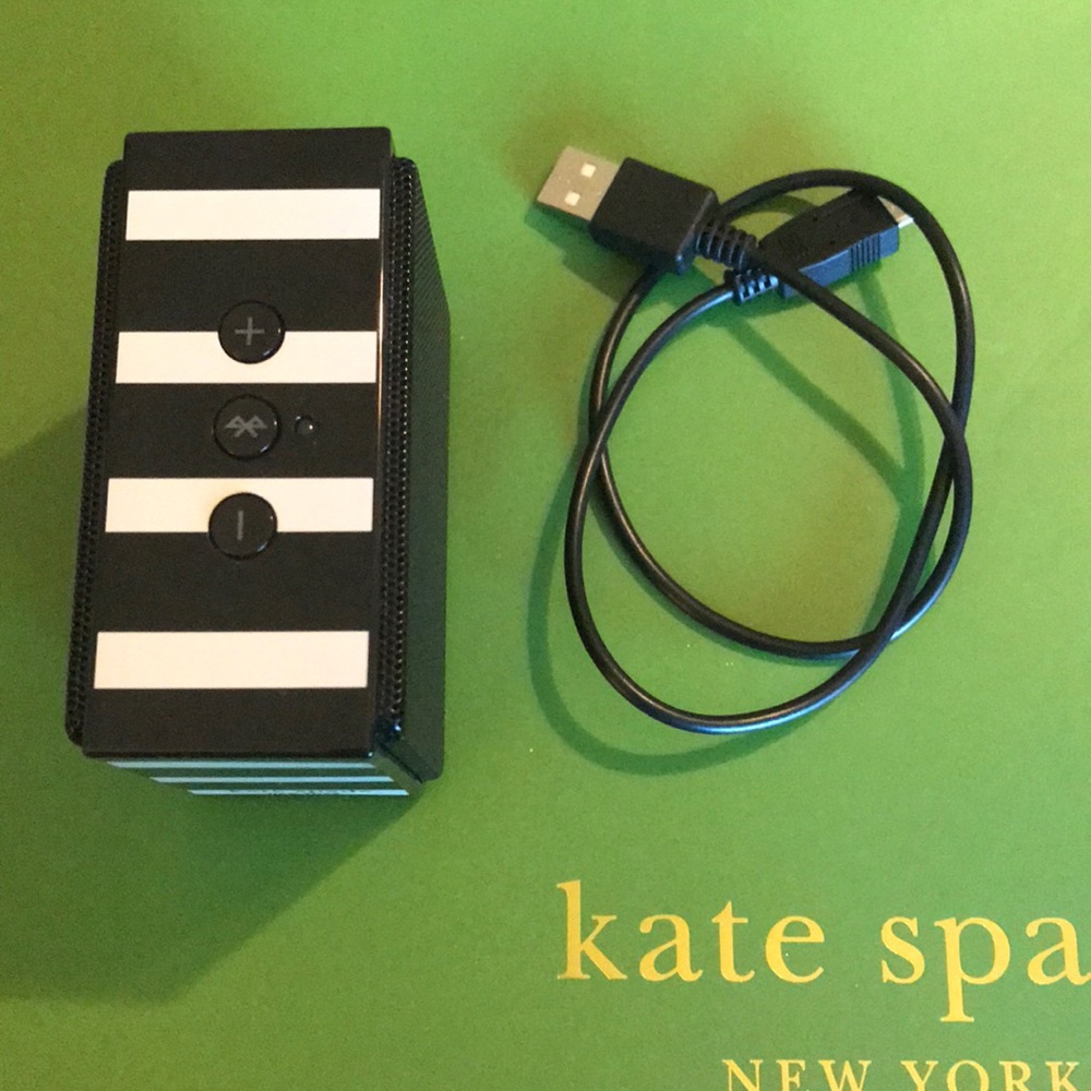 Kate Spade ♠️ Bluetooth speaker